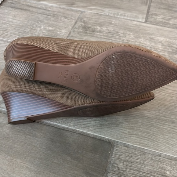 Vivaia Aria wedges; 39.5 (8.5us) in espresso, w/ ORIGINAL BOX! Great condition! - Picture 6 of 6